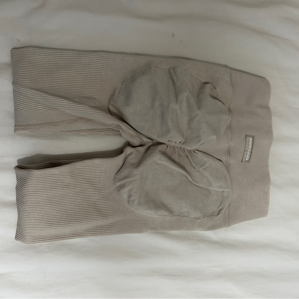 Beige workout set - Picture 8 of 9